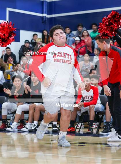 Thumbnail 3 in Arleta vs San Fernando (CIF LACS Division IV Final) photogallery.