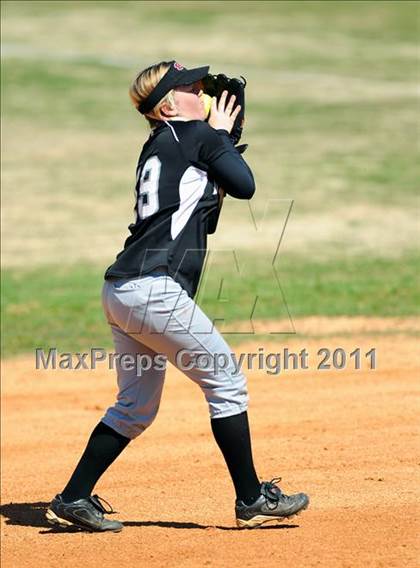 Thumbnail 3 in Wetumpka vs. Decatur (Bob Jones Tournament) photogallery.