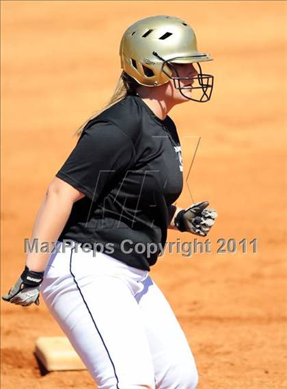 Thumbnail 3 in Wetumpka vs. Decatur (Bob Jones Tournament) photogallery.
