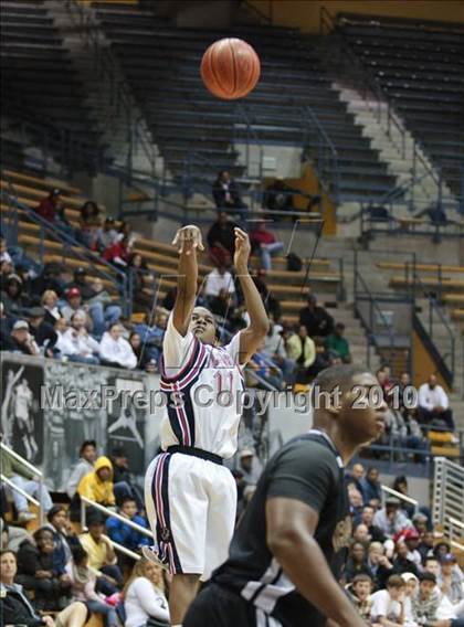 Thumbnail 3 in Salesian vs. Newark Memorial photogallery.