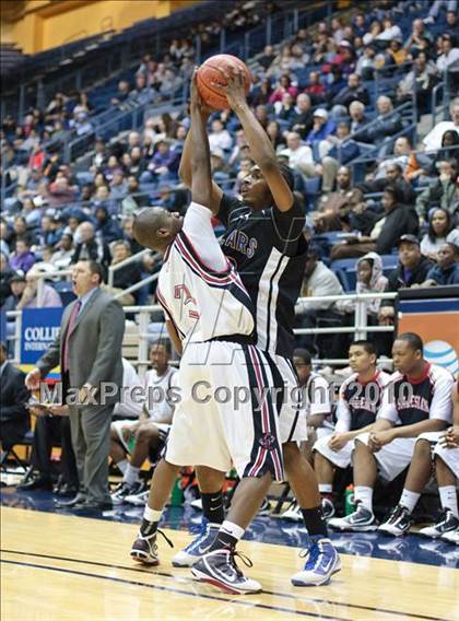 Thumbnail 3 in Salesian vs. Newark Memorial photogallery.