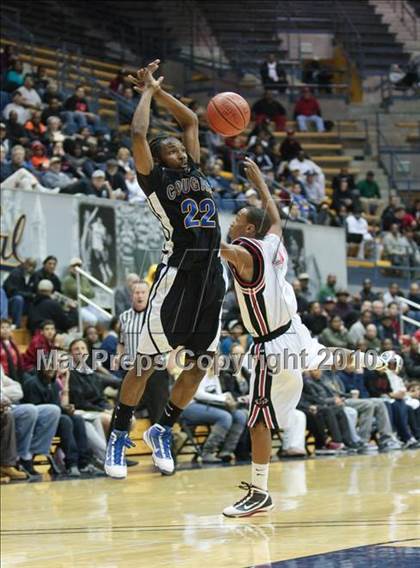 Thumbnail 3 in Salesian vs. Newark Memorial photogallery.