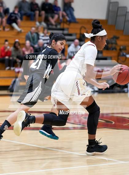 Thumbnail 3 in Oaks Christian vs.Oak Park photogallery.