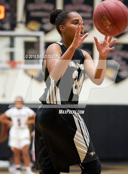 Thumbnail 2 in Oaks Christian vs.Oak Park photogallery.