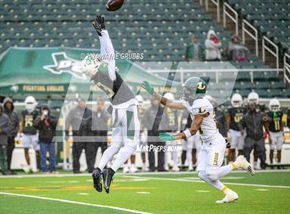 Thumbnail 2 in Longview vs. DeSoto (UIL 6A DII Regional Final) photogallery.