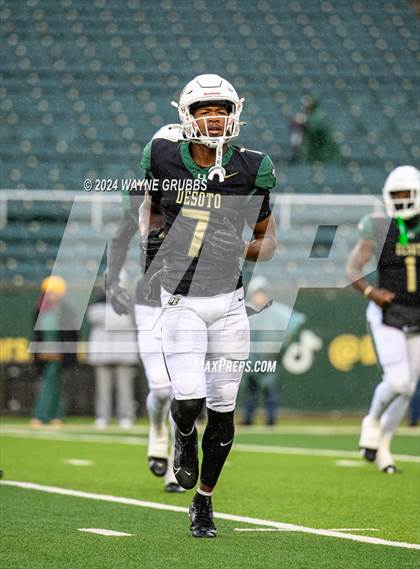 Thumbnail 2 in Longview vs. DeSoto (UIL 6A DII Regional Final) photogallery.