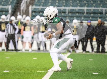 Thumbnail 3 in Longview vs. DeSoto (UIL 6A DII Regional Final) photogallery.