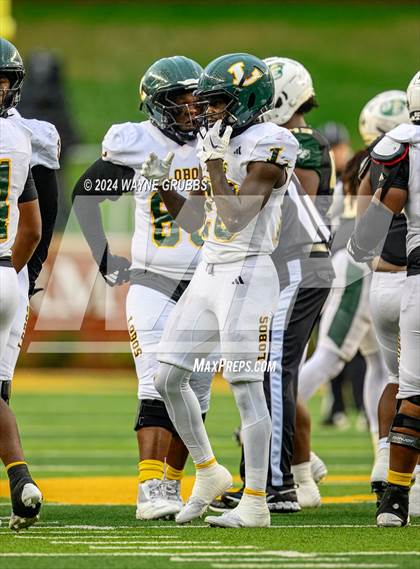 Thumbnail 1 in Longview vs. DeSoto (UIL 6A DII Regional Final) photogallery.