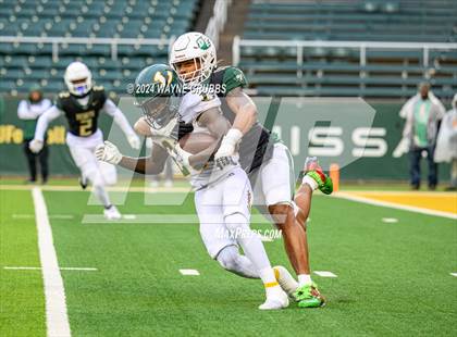 Thumbnail 2 in Longview vs. DeSoto (UIL 6A DII Regional Final) photogallery.