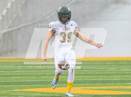 Thumbnail 3 in Longview vs. DeSoto (UIL 6A DII Regional Final) photogallery.