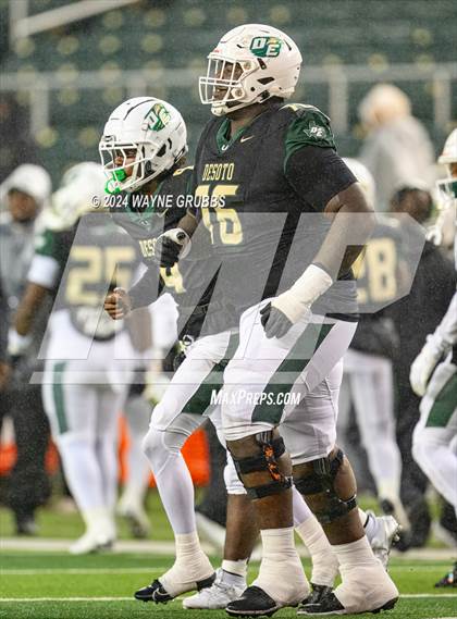 Thumbnail 2 in Longview vs. DeSoto (UIL 6A DII Regional Final) photogallery.