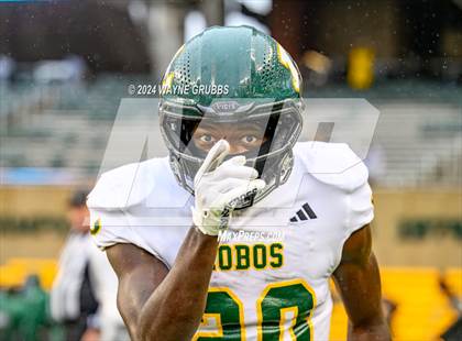Thumbnail 2 in Longview vs. DeSoto (UIL 6A DII Regional Final) photogallery.