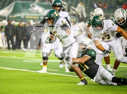 Thumbnail 1 in Longview vs. DeSoto (UIL 6A DII Regional Final) photogallery.