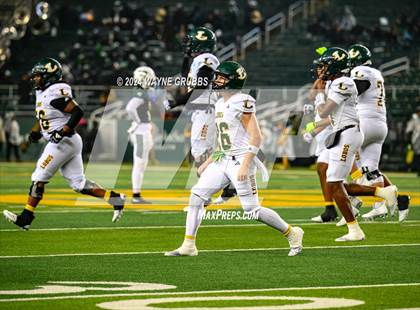Thumbnail 2 in Longview vs. DeSoto (UIL 6A DII Regional Final) photogallery.