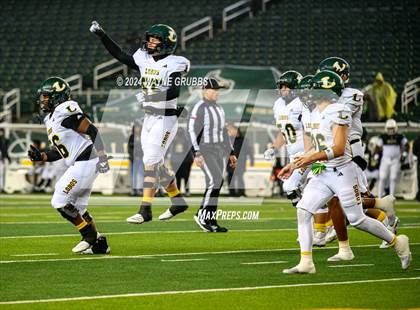 Thumbnail 1 in Longview vs. DeSoto (UIL 6A DII Regional Final) photogallery.