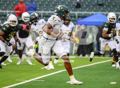Thumbnail 1 in Longview vs. DeSoto (UIL 6A DII Regional Final) photogallery.