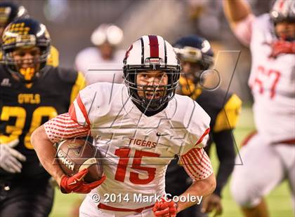 Thumbnail 2 in Garland vs. Belton (UIL 6A Bi-District Playoff) photogallery.