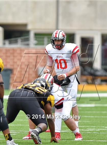 Thumbnail 3 in Garland vs. Belton (UIL 6A Bi-District Playoff) photogallery.
