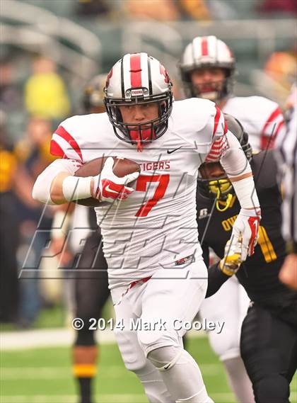Thumbnail 3 in Garland vs. Belton (UIL 6A Bi-District Playoff) photogallery.