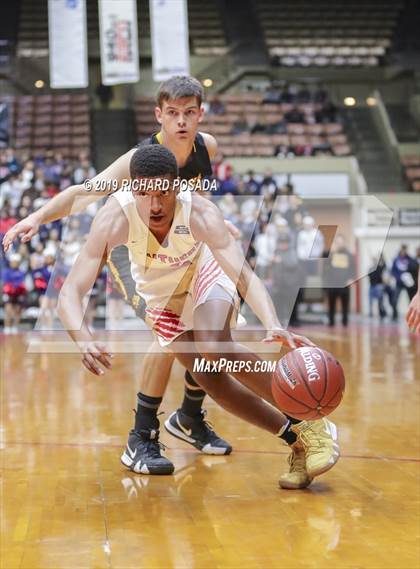 Thumbnail 3 in San Joaquin Memorial vs. San Luis Obispo (CIF CS DII Final) photogallery.