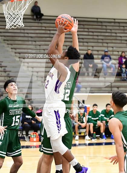 Thumbnail 3 in Brackenridge Vs Southwest (SAISD Invitational) photogallery.