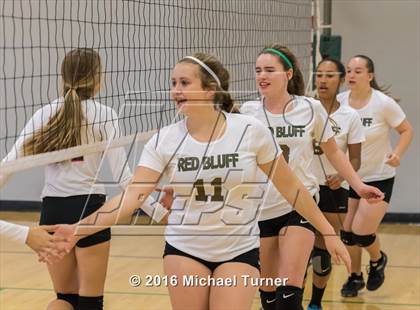 Thumbnail 2 in Red Bluff vs Las Plumas (Red Bluff Tournament) photogallery.