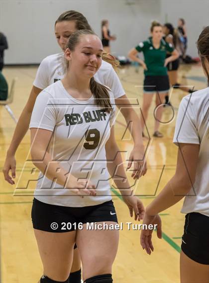 Thumbnail 3 in Red Bluff vs Las Plumas (Red Bluff Tournament) photogallery.