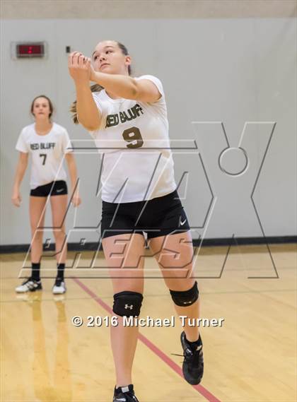 Thumbnail 3 in Red Bluff vs Las Plumas (Red Bluff Tournament) photogallery.