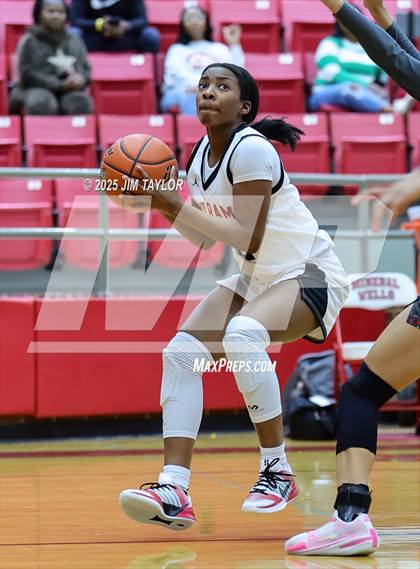 Thumbnail 3 in Lake Belton vs Mineral Wells (AutoWorld Chevrolet GMC Year-End Classic) photogallery.