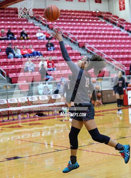 Thumbnail 1 in Lake Belton vs Mineral Wells (AutoWorld Chevrolet GMC Year-End Classic) photogallery.