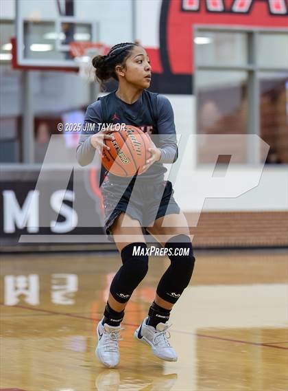 Thumbnail 3 in Lake Belton vs Mineral Wells (AutoWorld Chevrolet GMC Year-End Classic) photogallery.