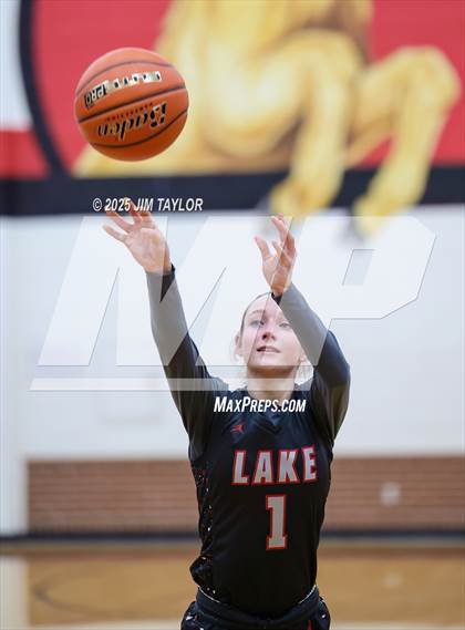 Thumbnail 2 in Lake Belton vs Mineral Wells (AutoWorld Chevrolet GMC Year-End Classic) photogallery.