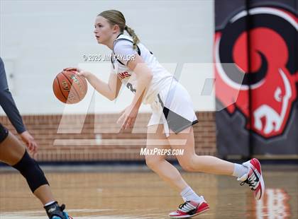 Thumbnail 1 in Lake Belton vs Mineral Wells (AutoWorld Chevrolet GMC Year-End Classic) photogallery.