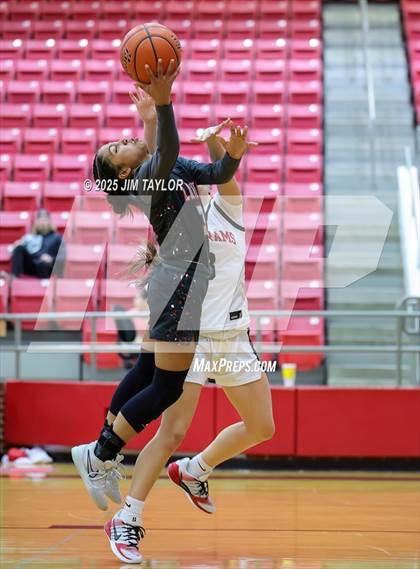 Thumbnail 2 in Lake Belton vs Mineral Wells (AutoWorld Chevrolet GMC Year-End Classic) photogallery.