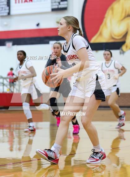 Thumbnail 2 in Lake Belton vs Mineral Wells (AutoWorld Chevrolet GMC Year-End Classic) photogallery.