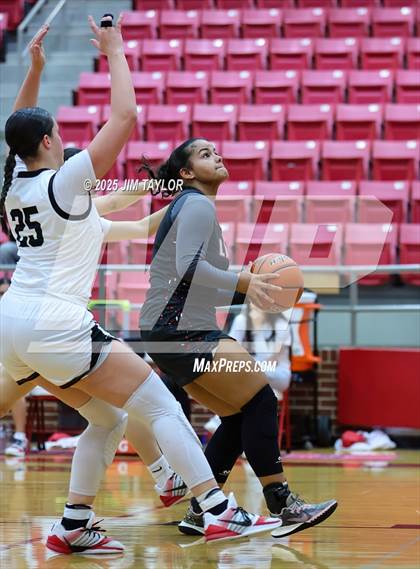 Thumbnail 2 in Lake Belton vs Mineral Wells (AutoWorld Chevrolet GMC Year-End Classic) photogallery.