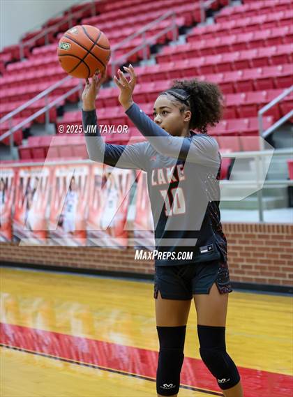 Thumbnail 1 in Lake Belton vs Mineral Wells (AutoWorld Chevrolet GMC Year-End Classic) photogallery.