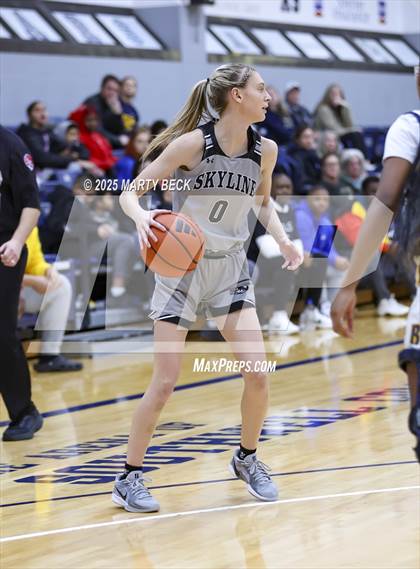 Thumbnail 2 in Skyline vs Battle (Sophie Cunningham Classic) photogallery.