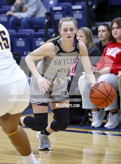 Thumbnail 1 in Skyline vs Battle (Sophie Cunningham Classic) photogallery.