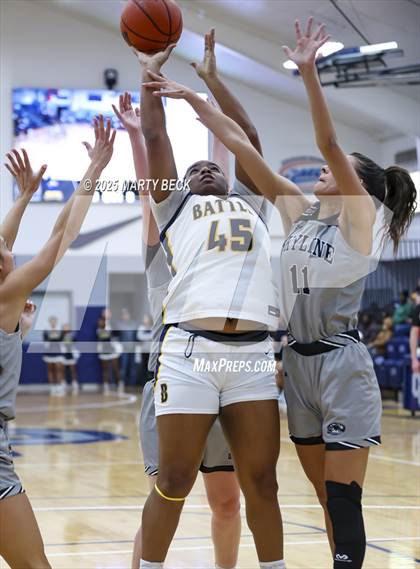 Thumbnail 1 in Skyline vs Battle (Sophie Cunningham Classic) photogallery.