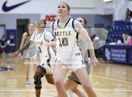 Thumbnail 1 in Skyline vs Battle (Sophie Cunningham Classic) photogallery.