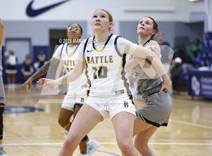 Thumbnail 2 in Skyline vs Battle (Sophie Cunningham Classic) photogallery.