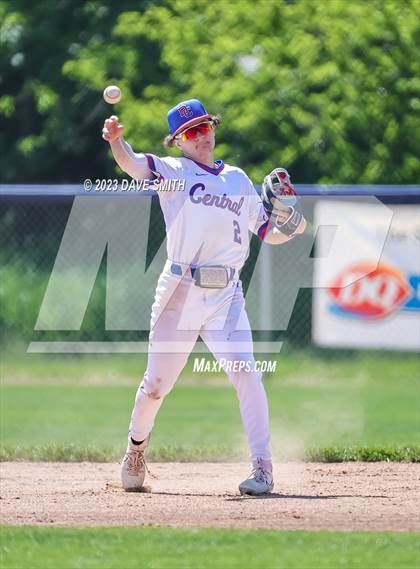 Thumbnail 3 in Anamosa @ Davenport Central photogallery.