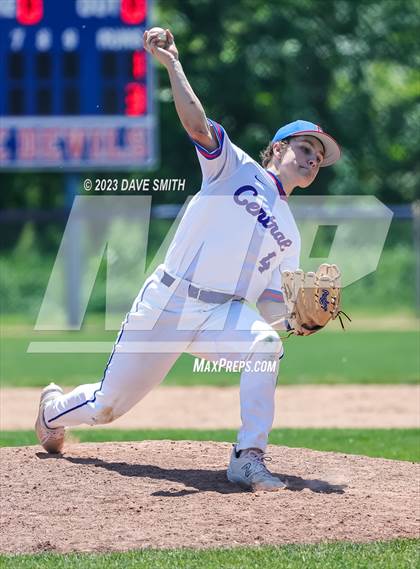 Thumbnail 1 in Anamosa @ Davenport Central photogallery.