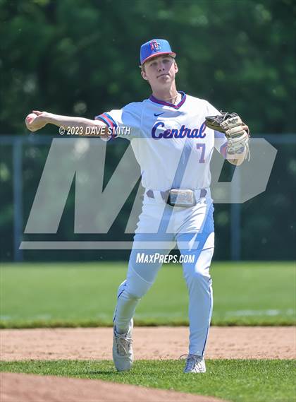 Thumbnail 1 in Anamosa @ Davenport Central photogallery.