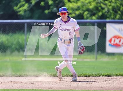 Thumbnail 2 in Anamosa @ Davenport Central photogallery.