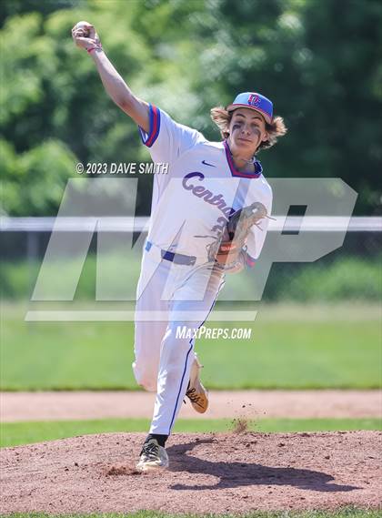 Thumbnail 1 in Anamosa @ Davenport Central photogallery.