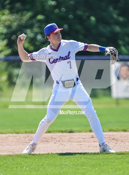 Thumbnail 3 in Anamosa @ Davenport Central photogallery.