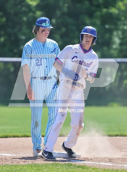 Thumbnail 3 in Anamosa @ Davenport Central photogallery.