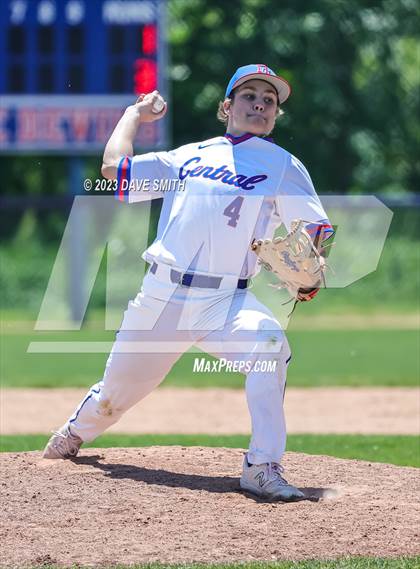 Thumbnail 3 in Anamosa @ Davenport Central photogallery.